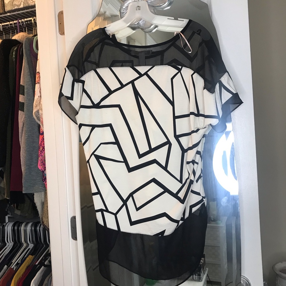 Cute pattern top - Picture 2 of 2